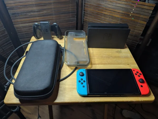 Nintendo Switch 32gb Original Blue And Red Joy Cons Bundle